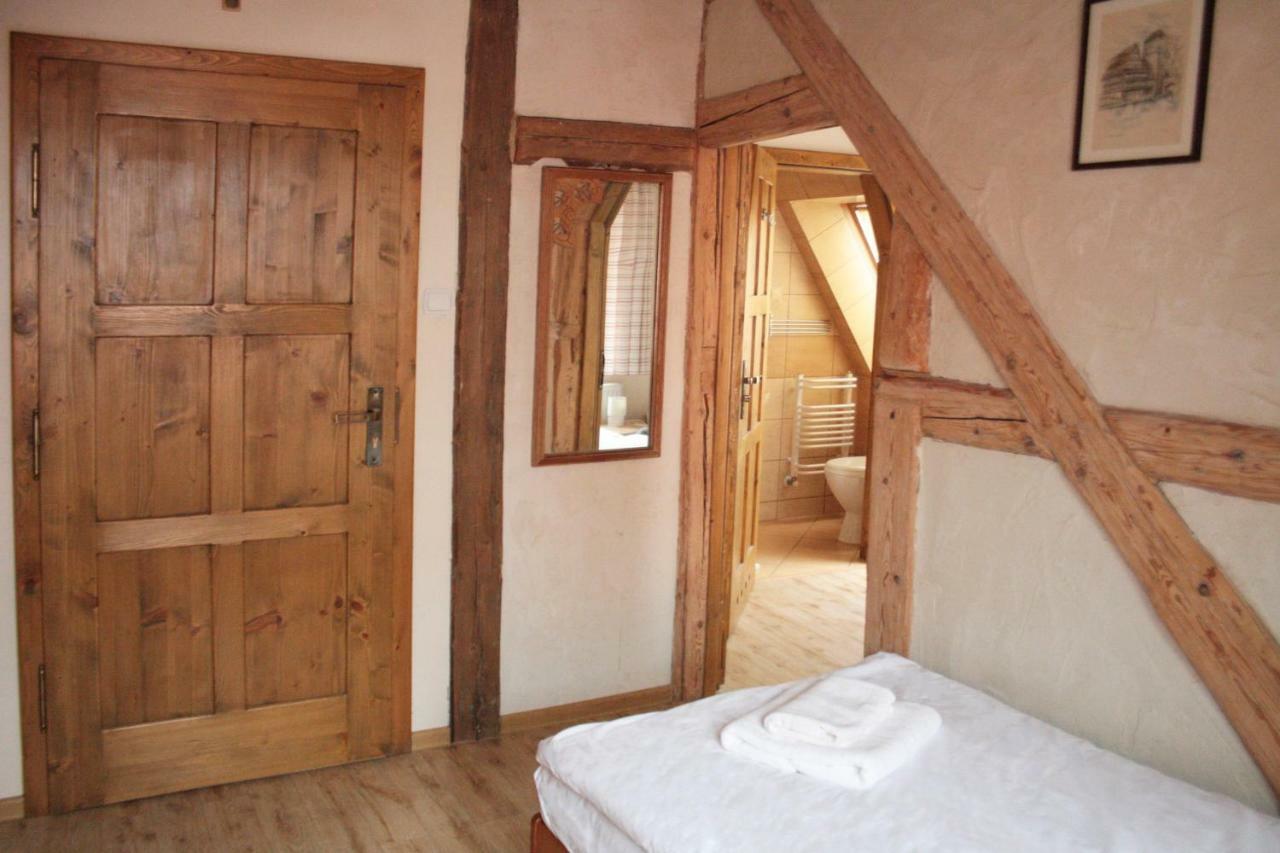 Karczma Belty Bed and Breakfast Glinno Exteriör bild